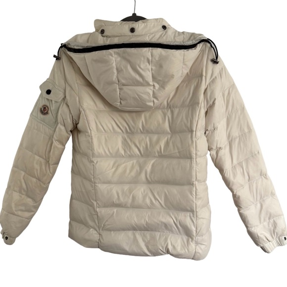 🚩 SOLD 🚩 Moncler Short Hooded Down Puffer Jacket – White/Black (Size 1) - Picture 4 of 10